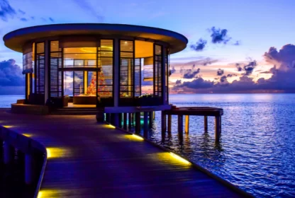 How many resorts are there in the Maldives?