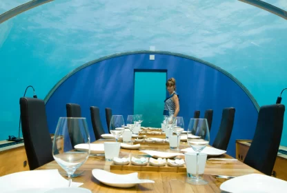 What is the largest underwater restaurant in the Maldives?